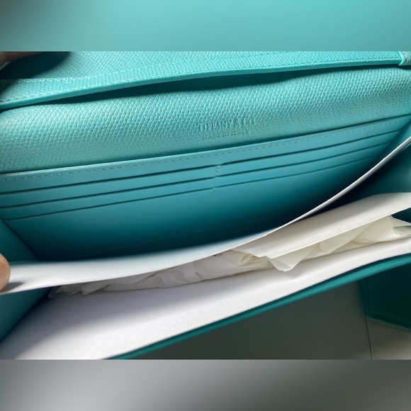 Tiffany & Co. Grainy Leather Crossbody Wallet in Tiffany Blue - Made in Italy - Picture 3 of 8
